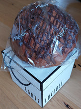 Load image into Gallery viewer, Panettone al Cioccolato con Amarene di Cantiano
